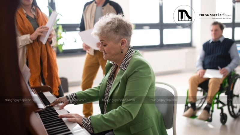 Học piano có khó không? Đối tượng, độ tuổi phù hợp học piano 1 Học piano không giới hạn độ tuổi hay trình độ