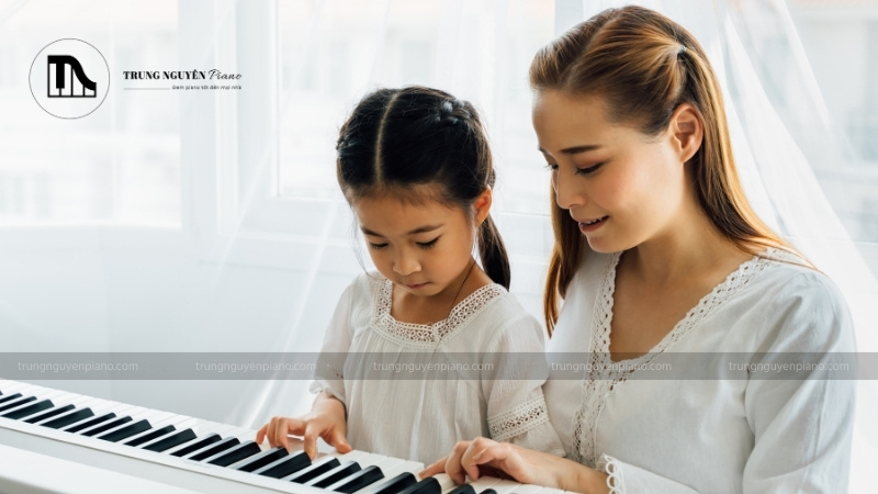 Học piano có khó không? Đối tượng, độ tuổi phù hợp học piano 4 Một giáo viên giỏi sẽ giúp bạn xây dựng nền tảng vững chắc