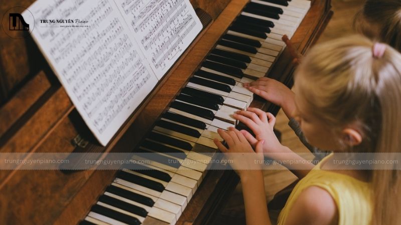 Lợi ích của việc học đàn piano đối với trẻ em