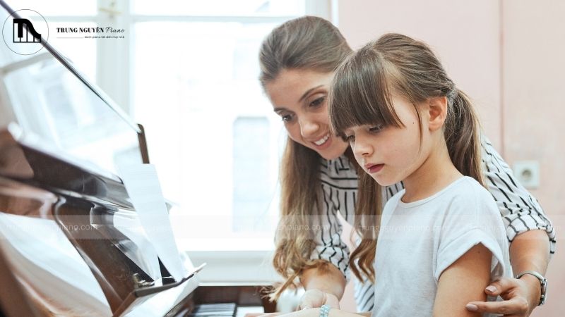 Lựa chọn giữa đàn piano cơ mini và đàn piano điện mini