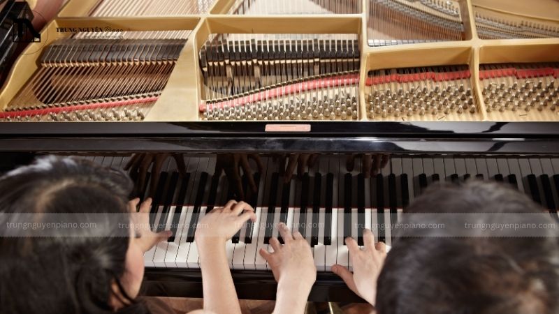 Song tấu piano là gì