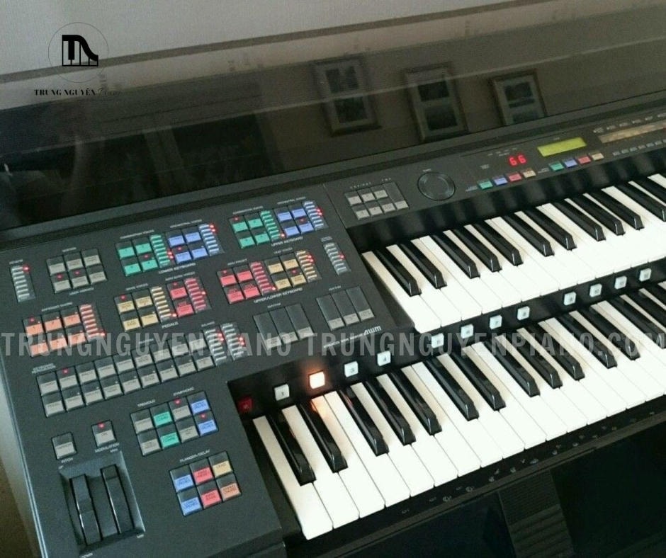 Bàn phím của Đàn 2 tầng Electone Yamaha HS8 cung cấp độ nhạy, cho phép người chơi thể hiện các sắc thái âm nhạc một cách chính xác và tinh tế.