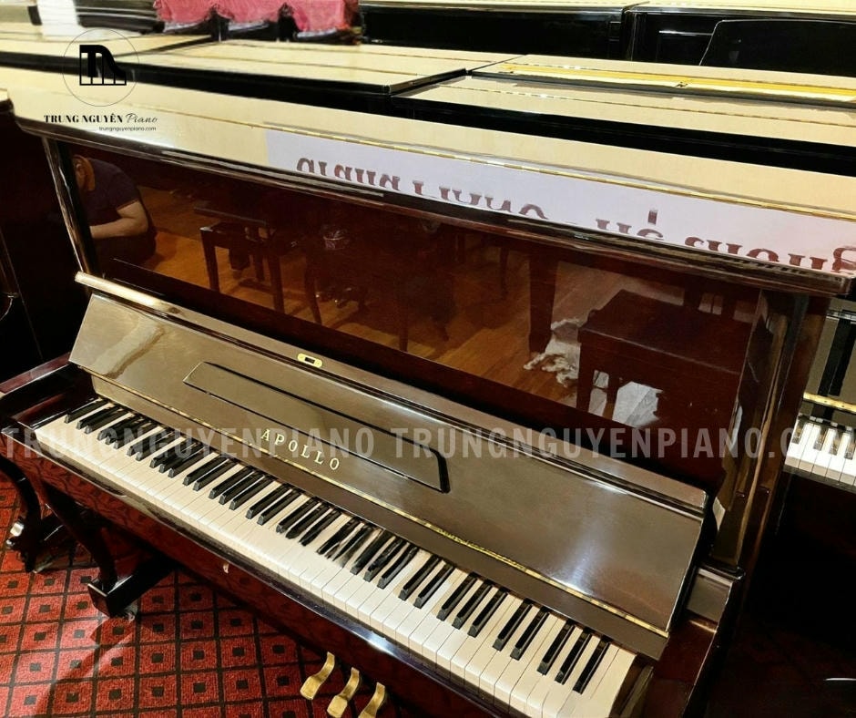 Đàn Piano Apollo SR530 sở hữu thiết kế upright piano cổ điển, với kiểu dáng hiện đại và màu nâu bóng sang trọng