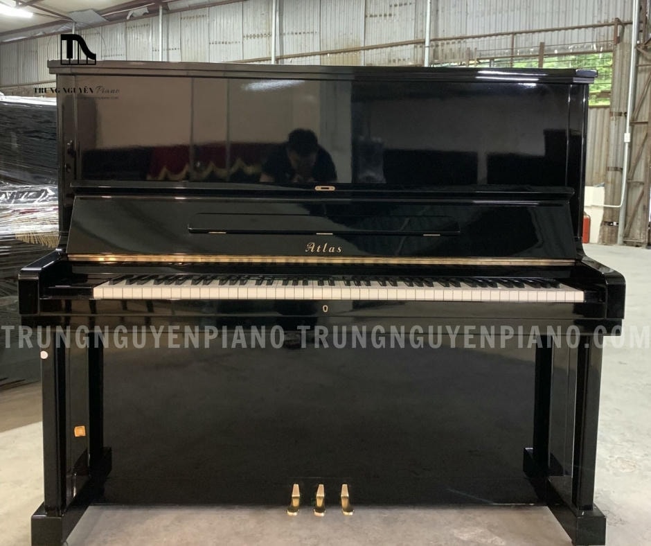 Đàn piano Atlas A1 có vỏ ngoài làm bằng tự nhiên cao cấp với màu sơn bóng