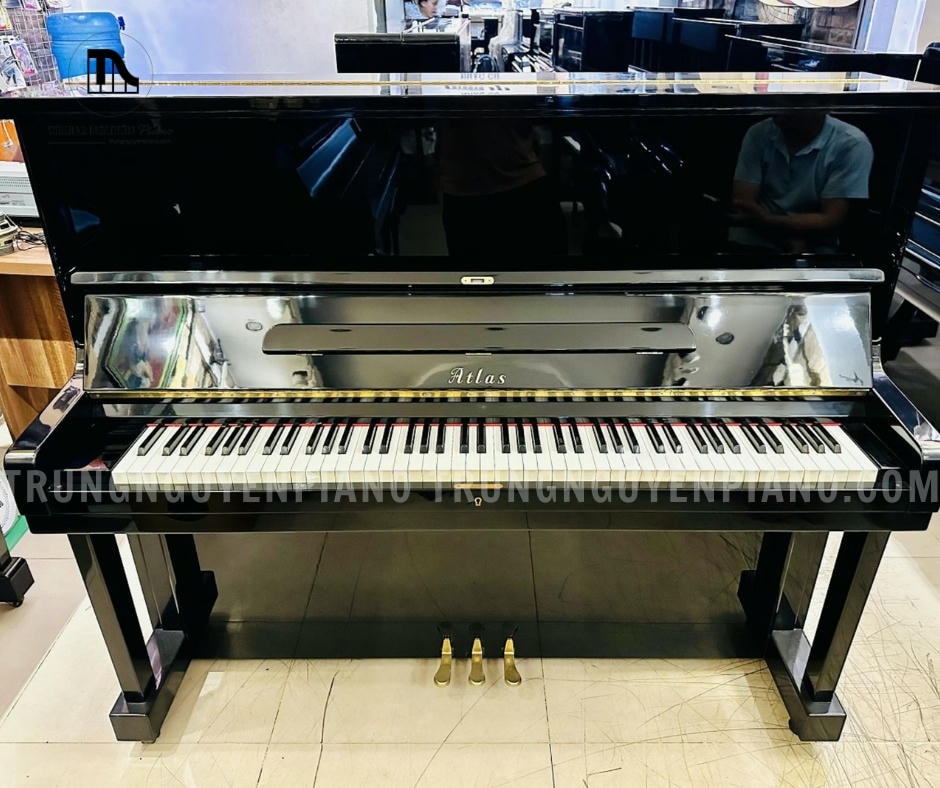 Đàn Piano Atlas A2 có vỏ ngoài được làm bằng gỗ tự nhiên cao cấp