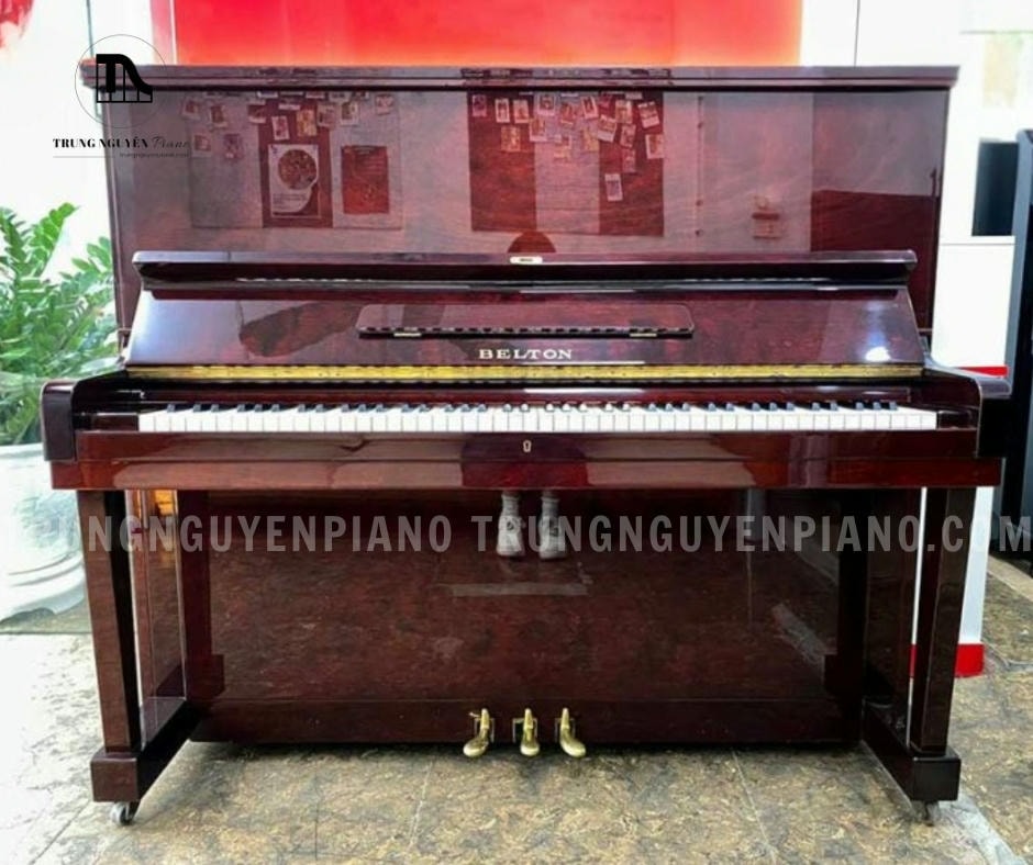 Đàn Piano Belton FU33 có thùng đàn thường được làm bằng gỗ tự nhiên