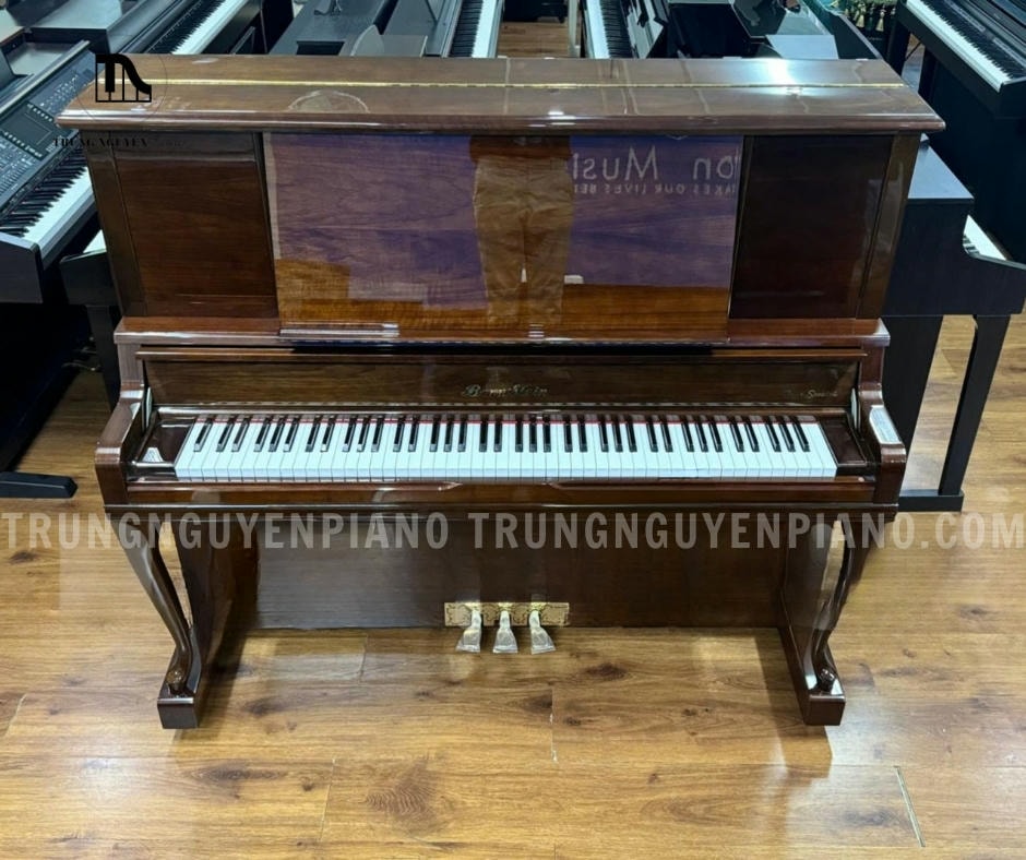 Đàn Piano Bernstein BU550DW mang vẻ đẹp cổ điển kết hợp với chất lượng bền bỉ