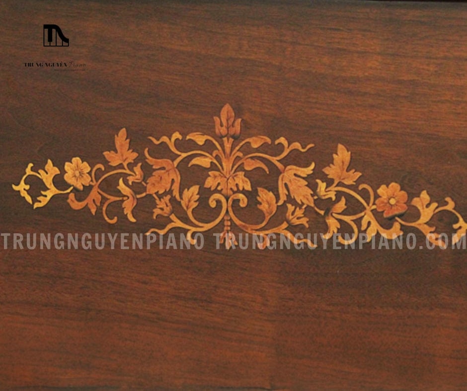 Đàn Piano Bockler AH50 nổi bật với hoa văn trang trí đẹp mắt