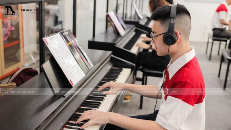 Học đàn Piano giúp trẻ cải thiện kỹ năng vận động, linh hoạt phối hợp tay và mắt