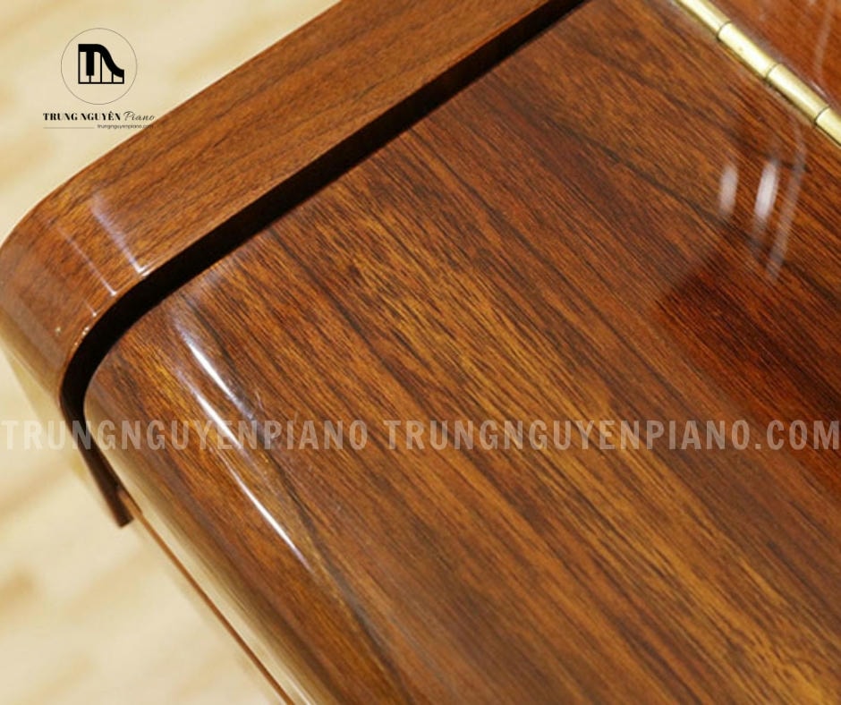 Đàn Piano Cristofori RU121W 12 Đàn piano Cristofori RU121W có lớp sơn bóng mang vẻ đẹp sang trọng và tinh tế cho không gian