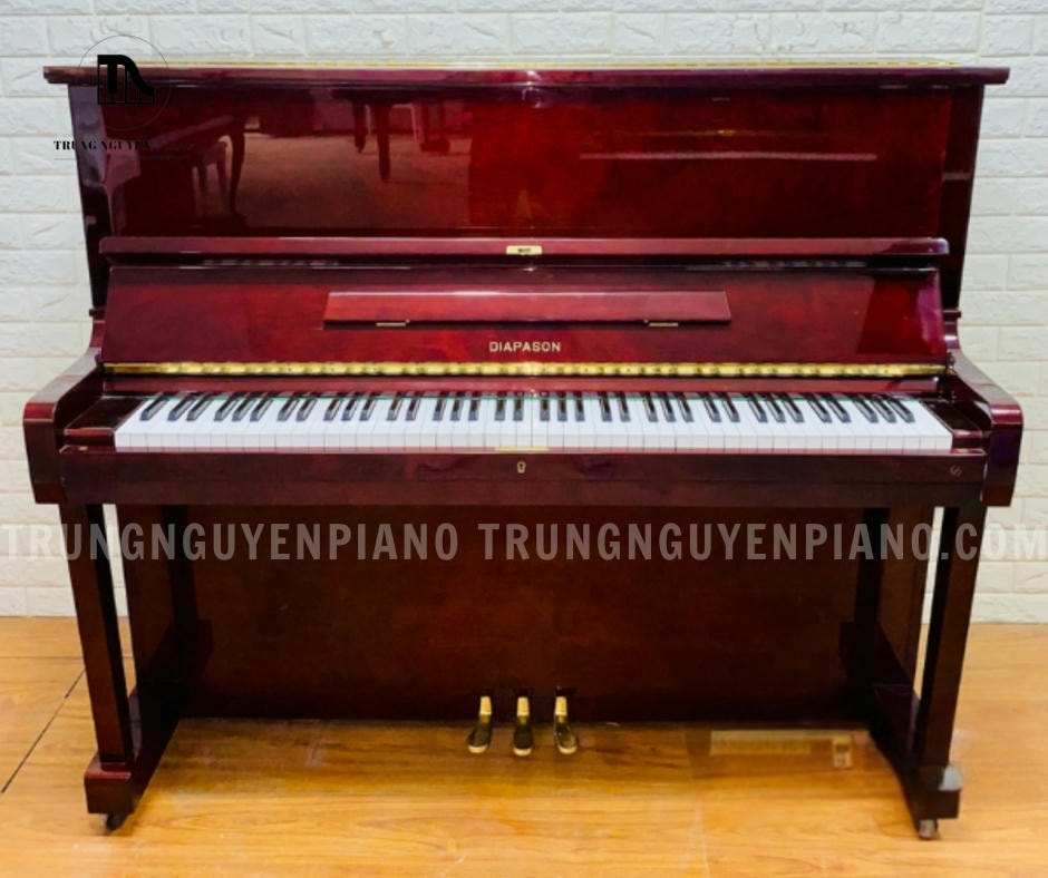 Đàn Piano Diapason 126C có thiết kế thùng đàn bằng gỗ nguyên khối chắc chắn