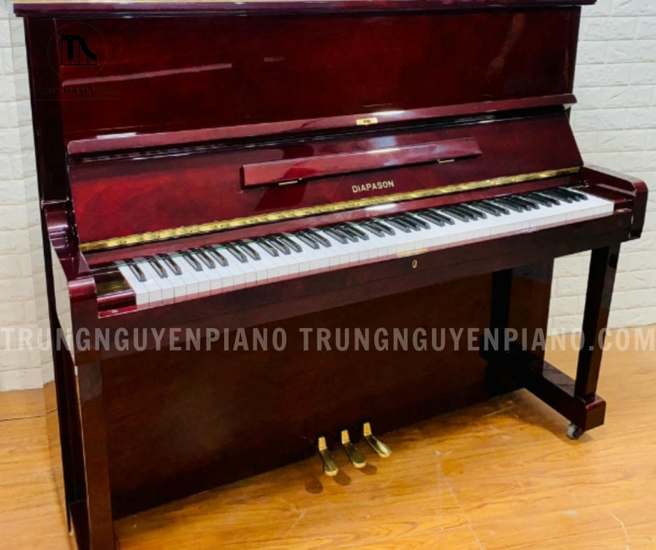 Đàn Piano Diapason 126C có lớp sơn bóng đã làm tăng vẻ cổ điển cho cây đàn