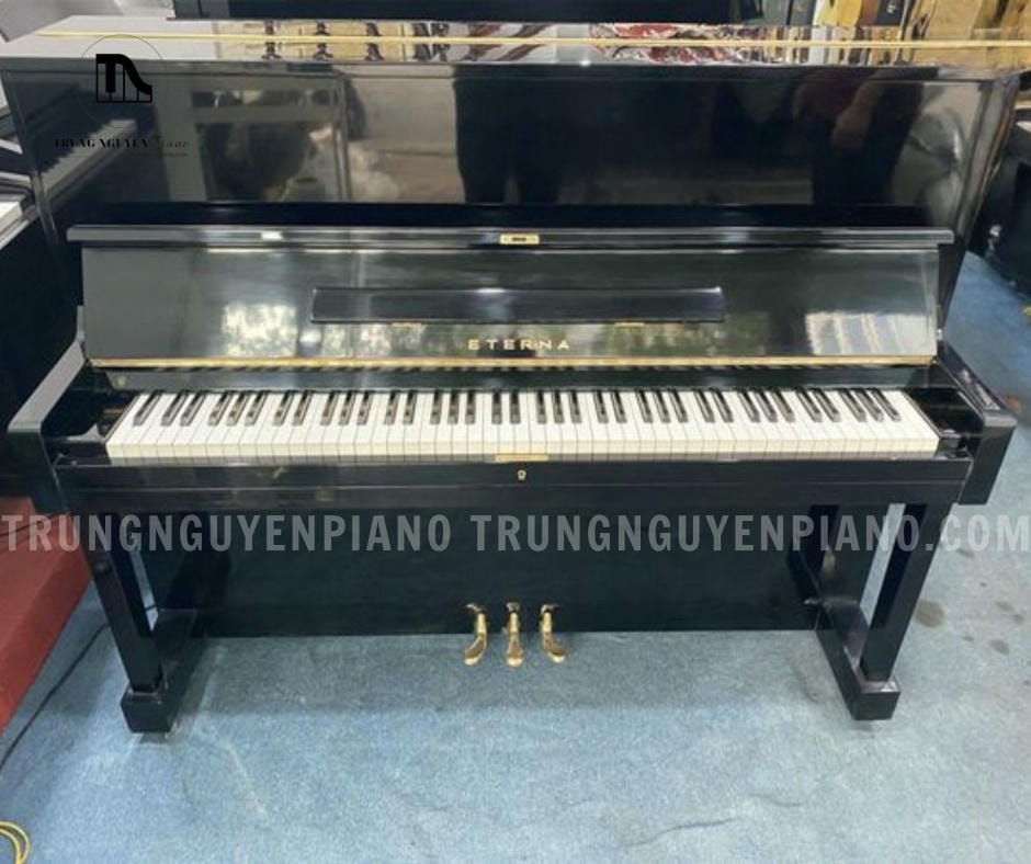 Đàn Piano Eterna 1 được hoàn thiện với lớp sơn màu đen bóng