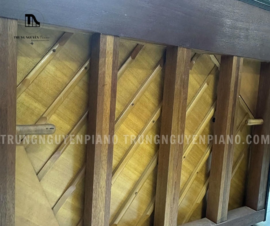 Đàn piano Gershwin G100 có khung đàn được làm từ gỗ tự nhiên