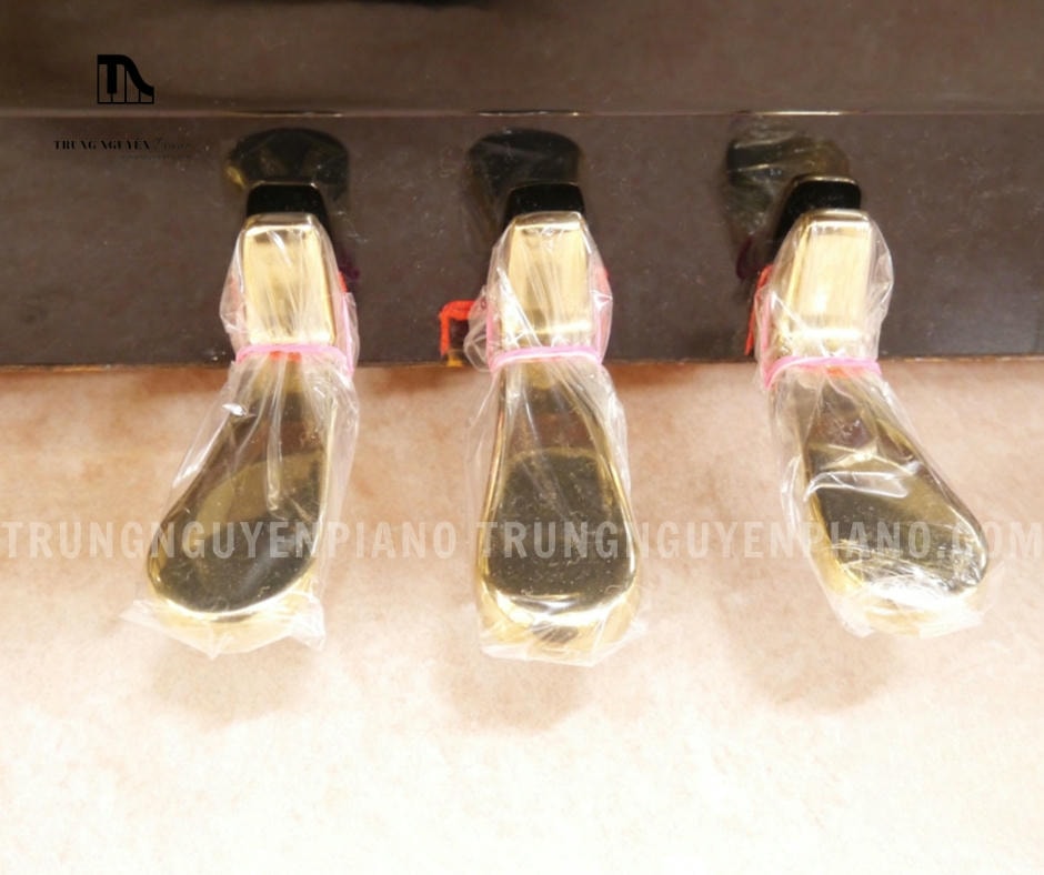 Đàn piano Kawai BS30 có hệ thống 3 pedal (Soft, Mute, Damper)