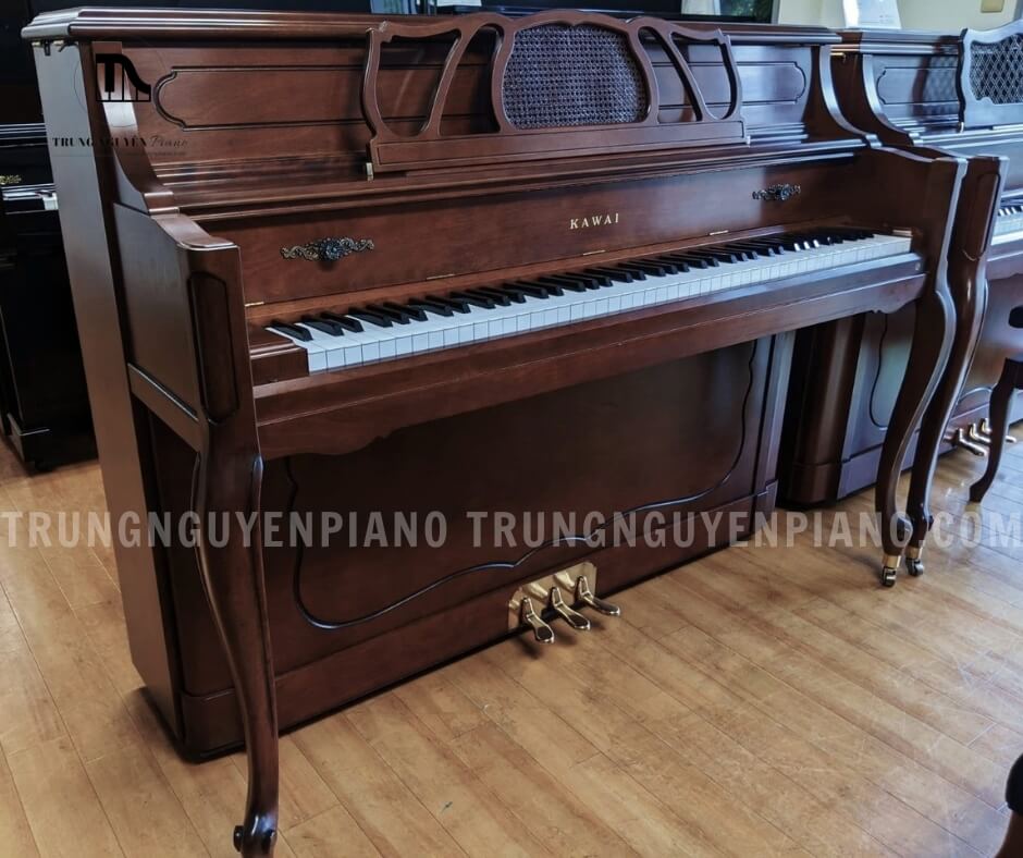 Đàn Piano Kawai KL51 9 Kawai KL51 sở hữu thiết kế chân cong theo phong cách cổ điển Châu Âu