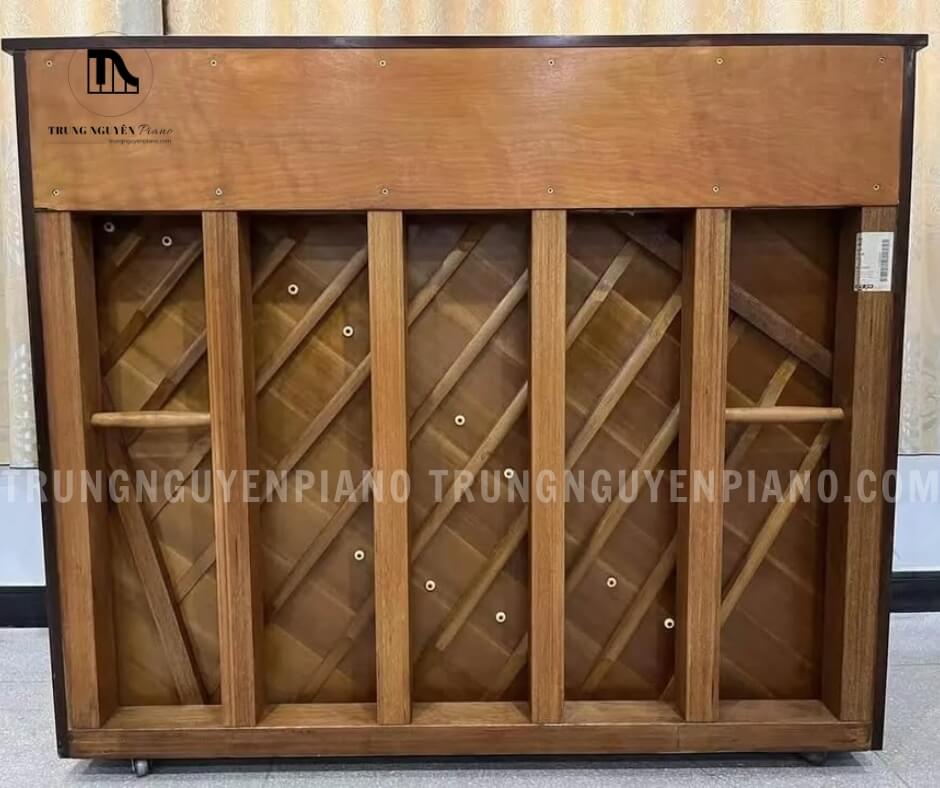 Đàn Piano Kawai KL704 5 Mặt sau của Đàn Piano Kawai KL704
