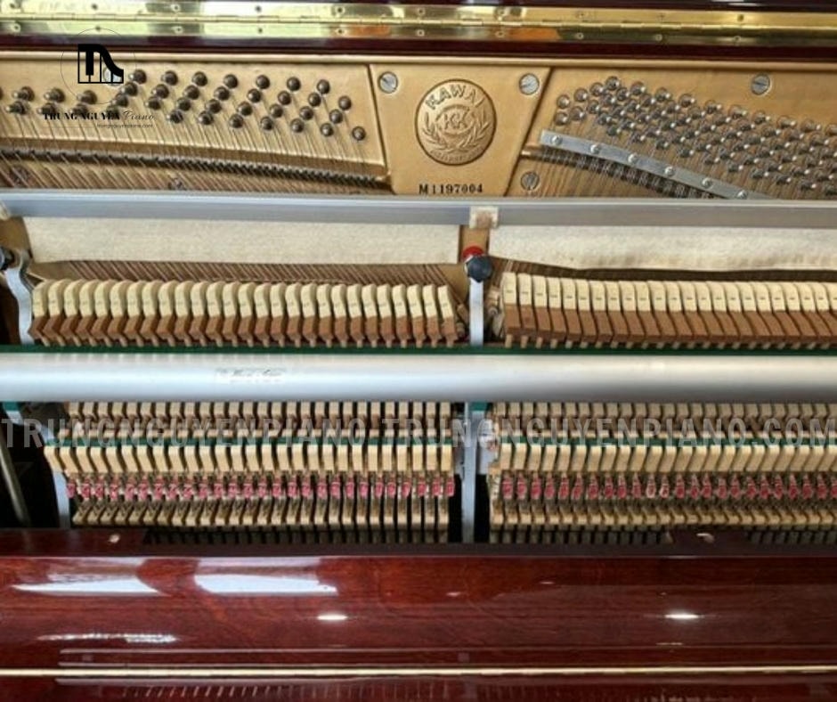 Đàn Piano Kawai KL705 12 Âm thanh của đàn piano Kawai KL705 vang dội và cân bằng nhờ bảng cộng hưởng lớn và dây đàn dài