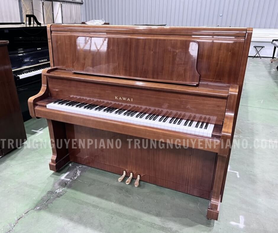 Kawai KL70W sở hữu thiết kế cổ điển với màu gỗ gụ phủ bóng