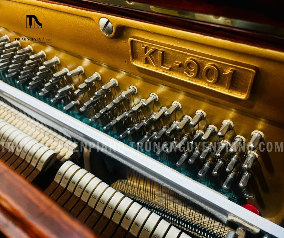 Đàn Piano Kawai KL901 3 Đàn Piano Kawai KL801 có thiết kế Agraffes cho âm thanh rõ ràng và ổn định.