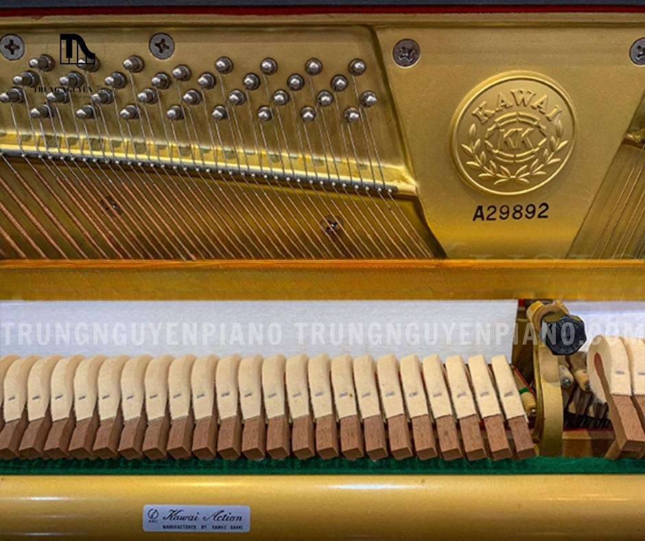 Đàn Piano Kawai US70 11 Bảng cộng hưởng của Đàn Piano Kawai US70 được làm từ gỗ vân sam cao cấp
