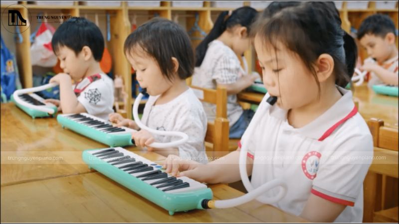 Việc học và chơi đàn Pianica mang lại nhiều lợi ích cho trẻ em