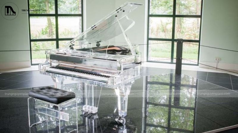 Đàn Piano trong suốt là gì? Chi tiết cấu tạo, công nghệ và bảng giá mới 1 Các mẫu đàn piano trong suốt đầu tiên