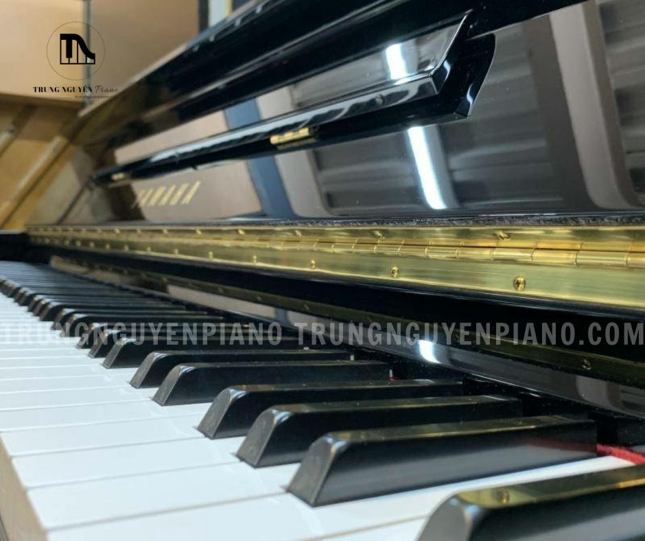 Bàn phím của đàn Piano Yamaha MC10A bao gồm 88 phím được chế tác từ chất liệu Phenolic Resin