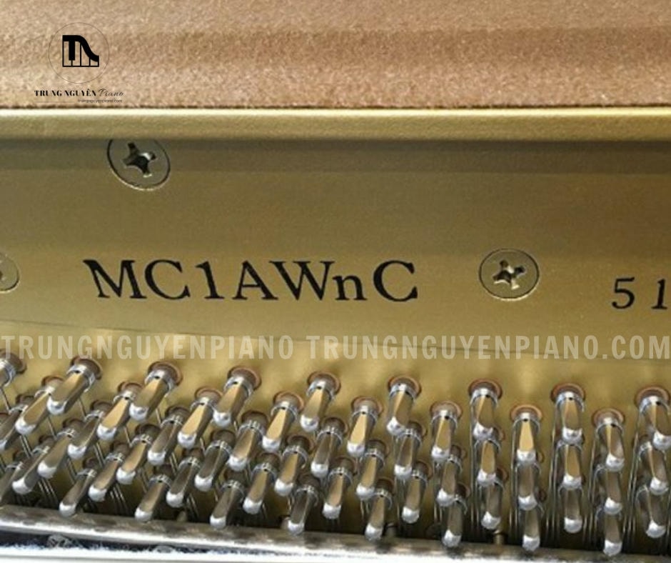 Đàn Piano Yamaha MC1AWnC 4 Đàn Piano Yamaha MC1AWnC có bảng cộng hưởng làm từ gỗ vân sam và khung kim loại bền chắc