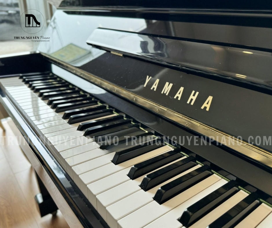 Đàn Piano Yamaha MC301 trang bị bàn phím 88 phím tiêu chuẩn