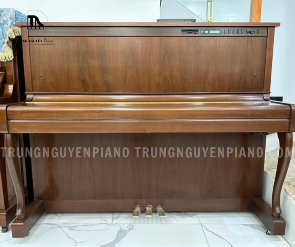SX100 sở hữu thiết kế upright piano cổ điển, kết hợp với nét hiện đại