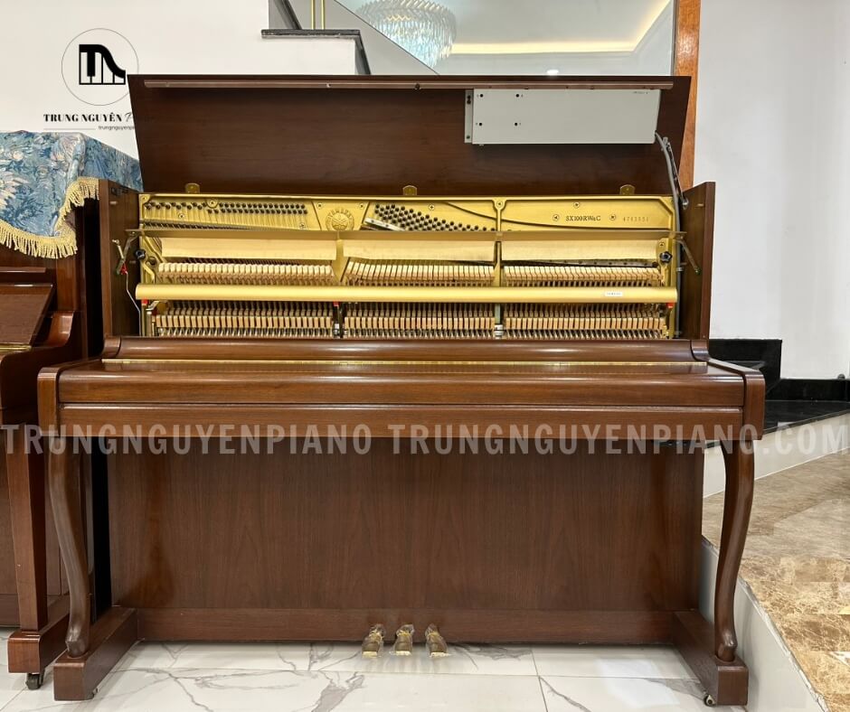 Đàn Piano Yamaha SX100 5 Thân đàn đàn Piano Yamaha SX100 thường có chiều cao 121cm