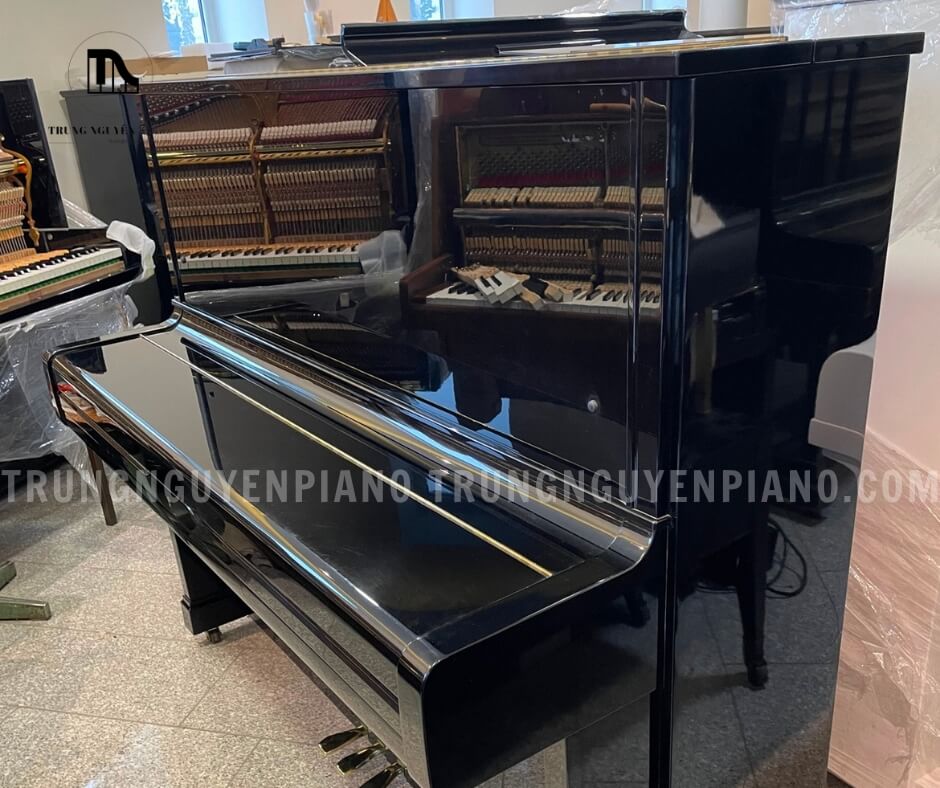 Đàn piano Yamaha U2M sở hữu thiết kế piano đứng cổ điển nhưng không kém phần hiện đại và sang trọng