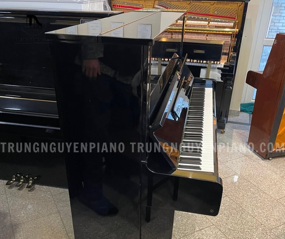 Đàn Piano Yamaha U2M 3 Khung đàn Đàn Piano Yamaha U2M chắc chắn được làm từ gang