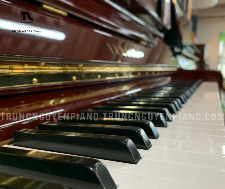 Đàn Piano Yamaha U30BiC sở hữu cơ chế bàn phím chất lượng cao với phím làm từ vật liệu bền, thiết kế giống đàn grand
