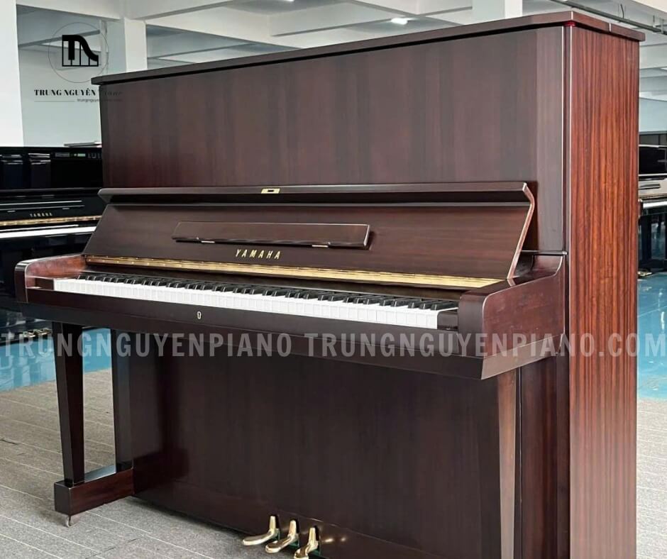 Yamaha U5B có thiết kế hiện đại kết hợp với nét cổ điển
