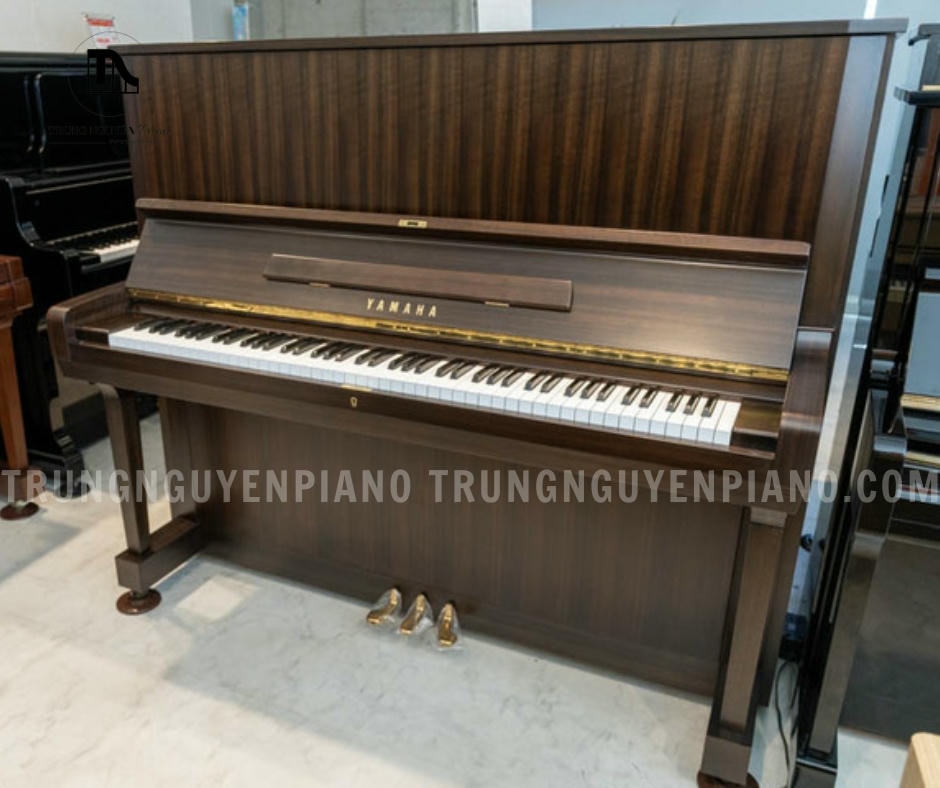 Đàn Piano Yamaha U5C có màu sắc chủ đạo thường là màu gỗ tự nhiên
