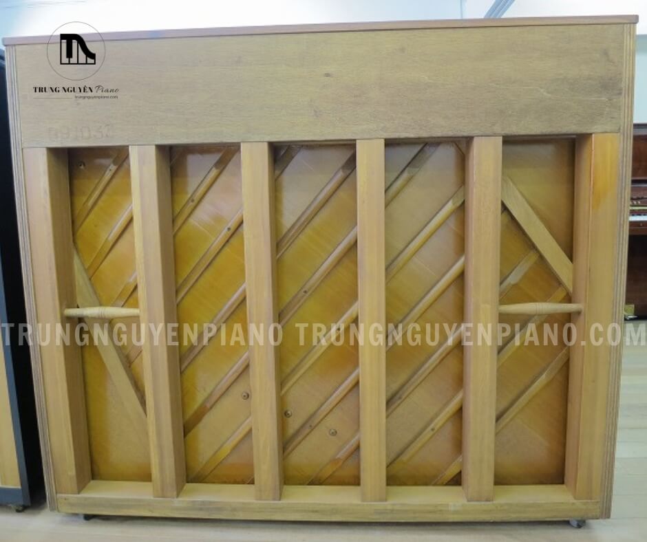 Đàn Piano Yamaha U7B 5 Đàn Piano Yamaha U7B được làm từ chất liệu gỗ cao cấp