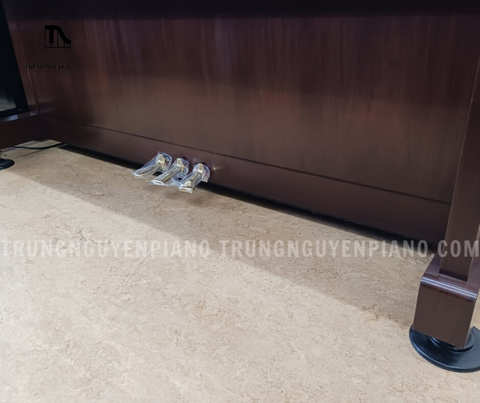 Đàn Piano Yamaha UX10Wn 3 Hệ thống pedal của Đàn Piano Yamaha UX10Wn