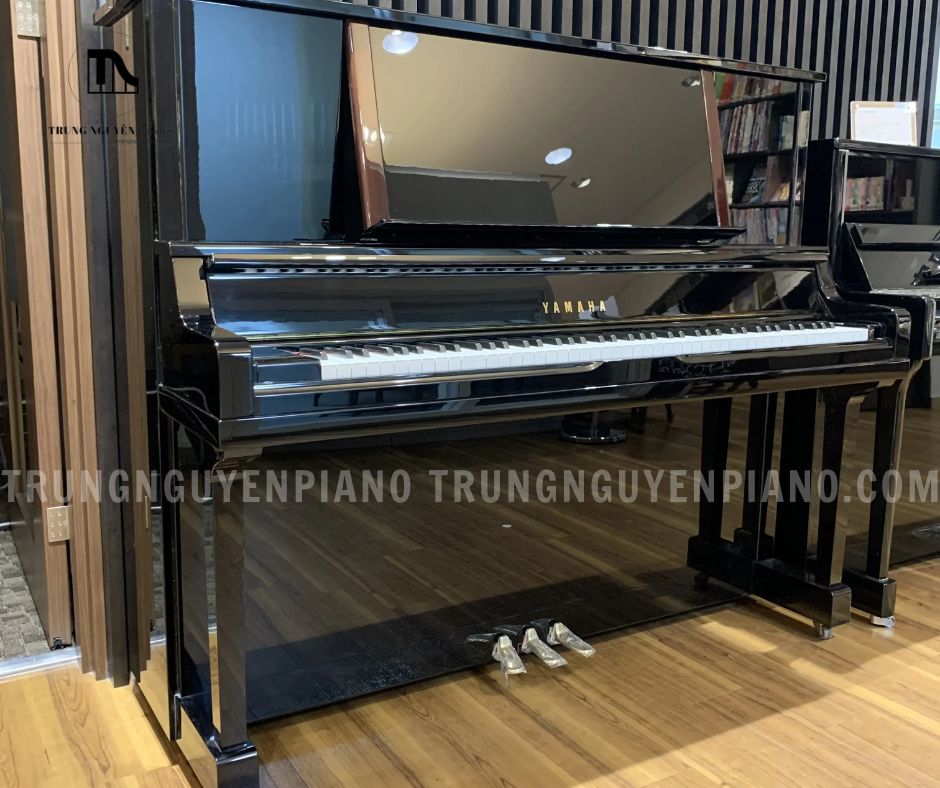 Yamaha UX300 toát lên vẻ đẹp sang trọng và đẳng cấp