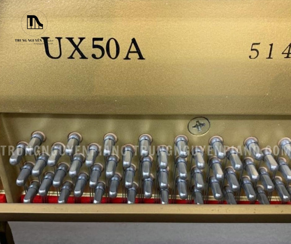 Đàn Piano Yamaha UX50A có bảng cộng hưởng từ gỗ vân sam nguyên khối