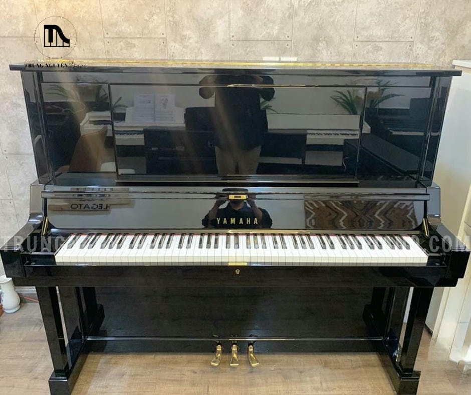 Đàn Piano Yamaha UX50BL là một trong những mẫu đàn piano upright cao cấp