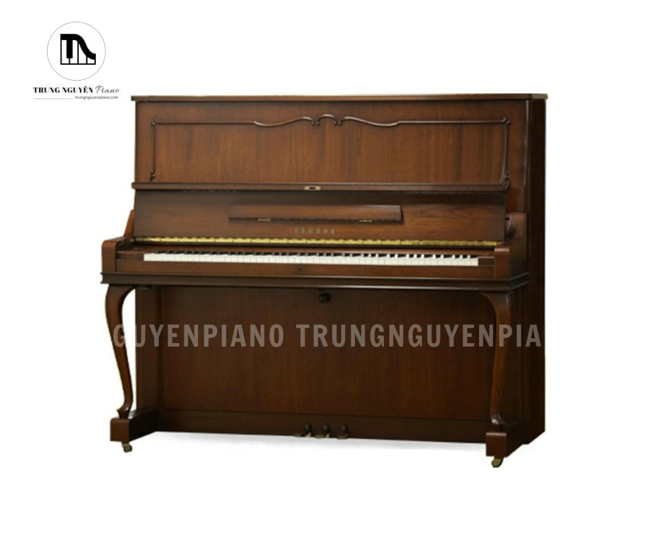 Đàn Piano Yamaha UX50WnC sở hữu thiết kế sang trọng từ gỗ óc chó và chiều cao 131 cm