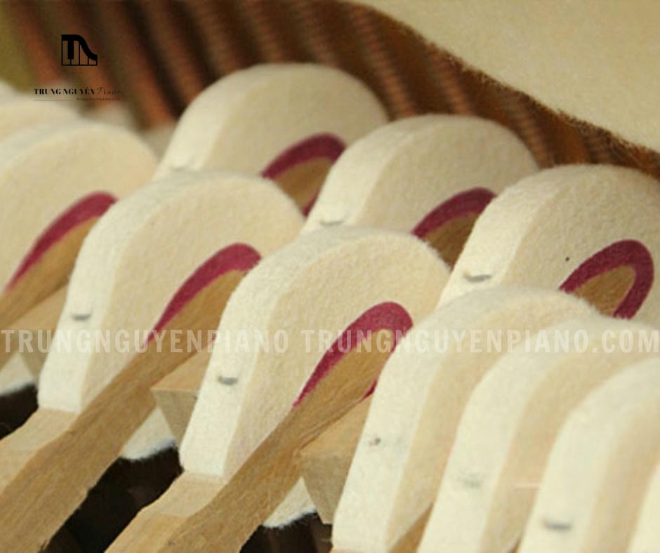 Đàn Piano Yamaha UX50WnC 10 Đàn Piano Yamaha UX50WnC và búa đàn lõi bằng gỗ gụ phủ nỉ cao cấp