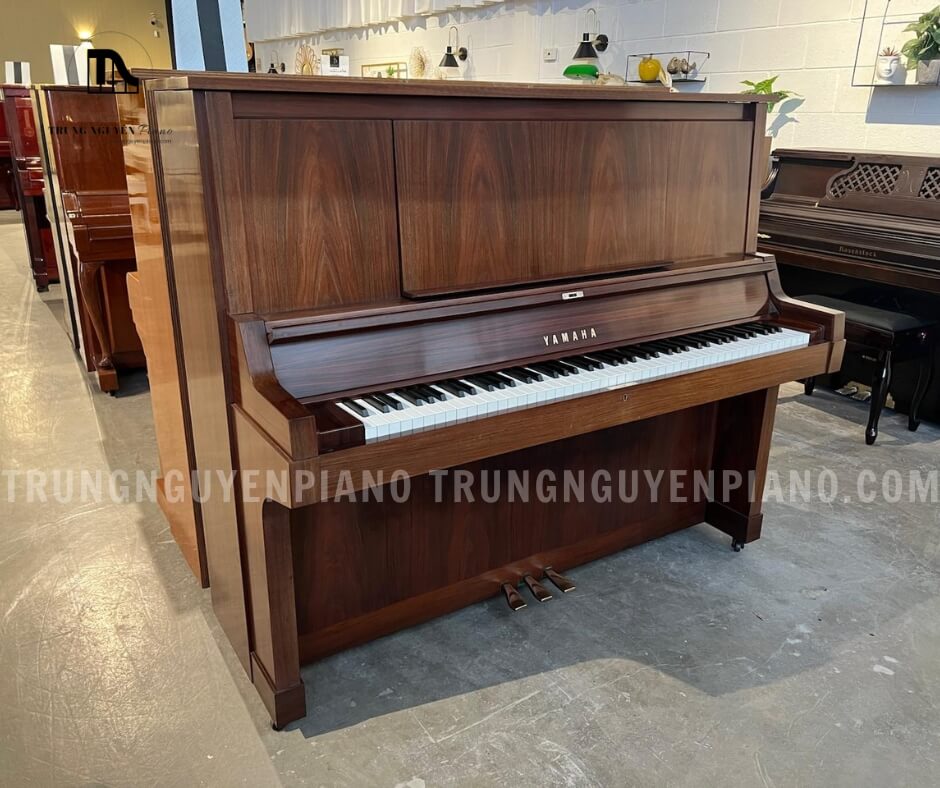 Yamaha W101 thường có thiết kế hiện đại pha trộn với nét cổ điển Châu Âu