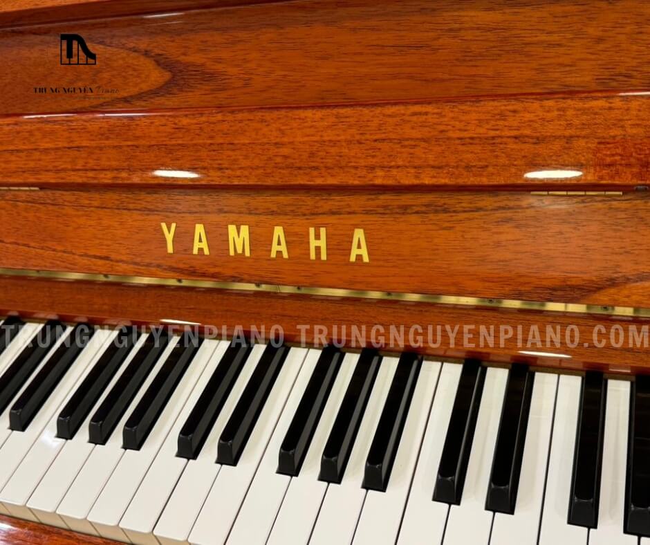 Đàn Piano Yamaha W104 11 Bàn phím 88 phím của Yamaha W104 được phủ Phenolic Resin