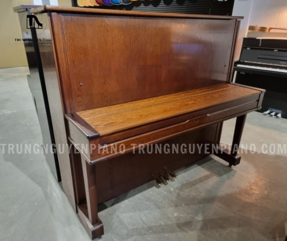 Đàn Piano Yamaha W105 3 Yamaha W105 là sự kết hợp hoàn hảo giữa vẻ đẹp cổ điển và sự tinh tế hiện đại