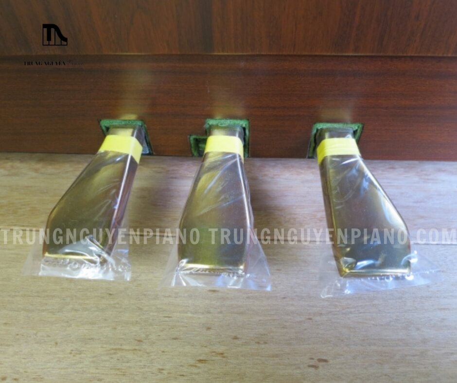 Đàn Piano Yamaha W107B 4 Pedal của đàn Piano Yamaha W107B