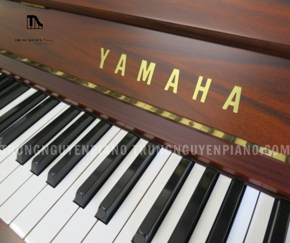 Bàn phím 88 phím của Yamaha W107B được chế tạo từ gỗ phủ lớp Phenolic Resin cao cấp