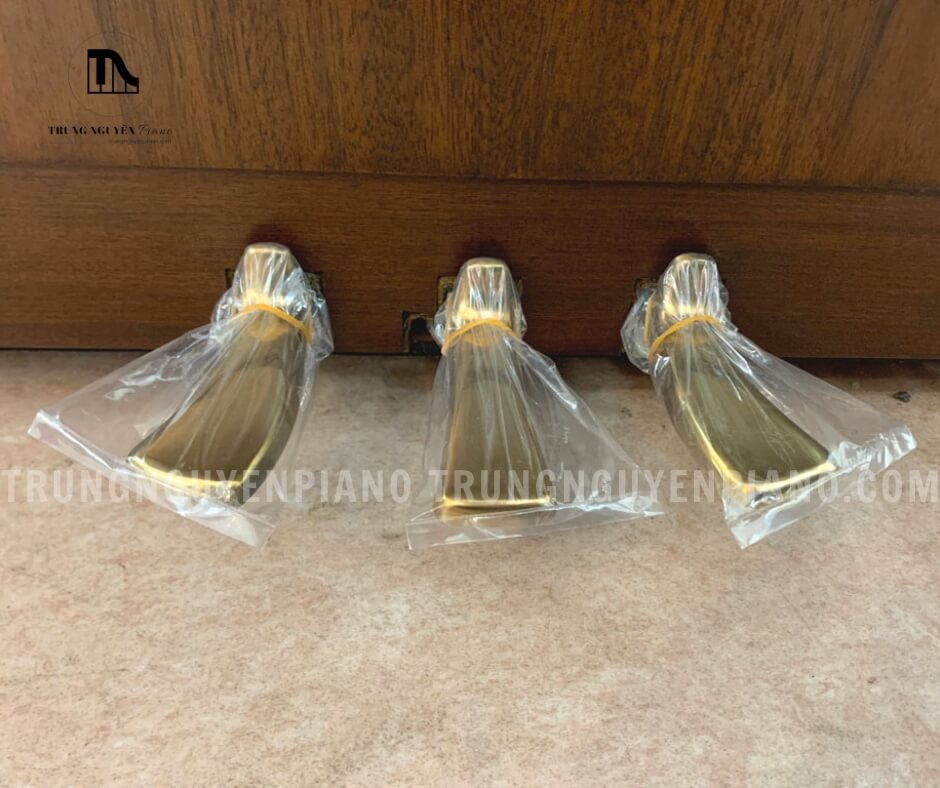 Đàn Piano Yamaha W116WT 5 Đàn Piano Yamaha W116WT có 3 bàn đạp tiêu chuẩn